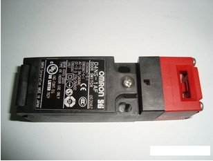 D4NS-1AF歐姆龍小型安全限位開(kāi)關(guān)原裝正品